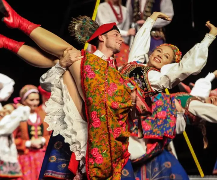 Jakie są polskie tańce narodowe? Odkryj ich historię i znaczenie
